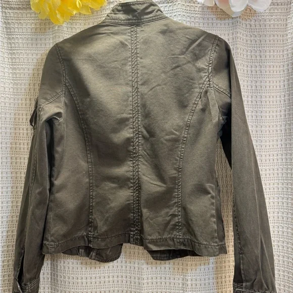Women's Olive Utility Jacket - Picture 8 of 9